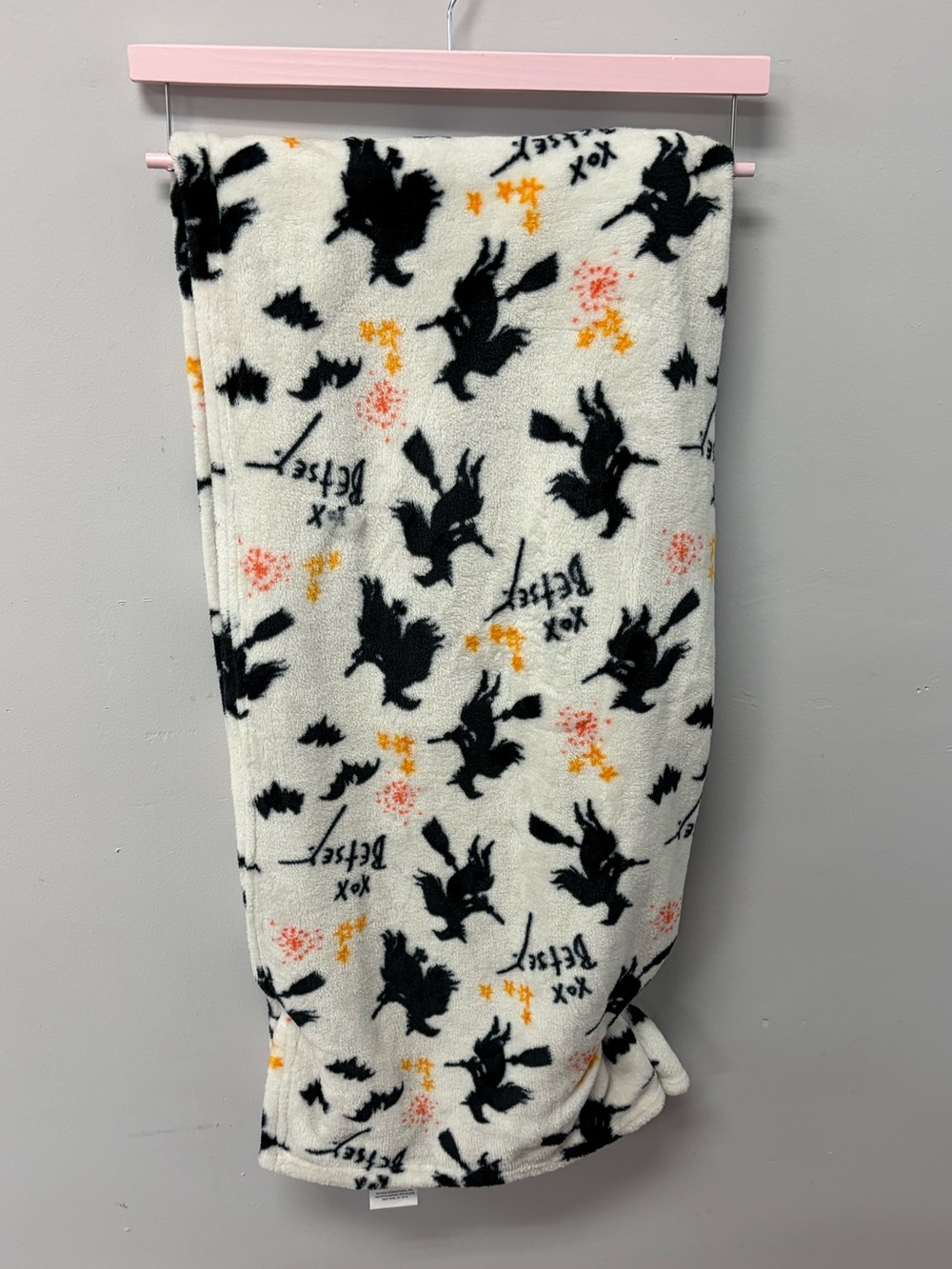 Cozy Halloween Witch Print Throw Blanket - White & Black